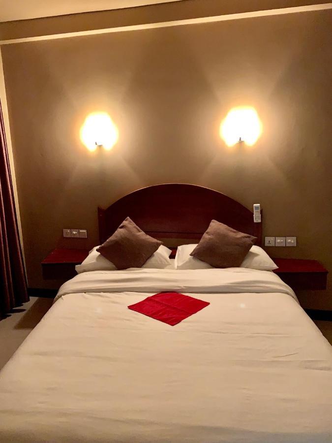 Ilaa Beach Maldives Hotel กุลลี ภายนอก รูปภาพ